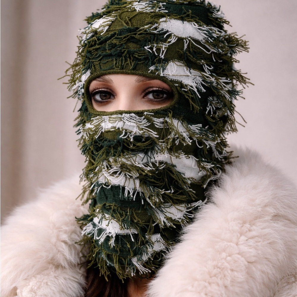 Glitz Beaute “Sovereign Stealth Knit Mask - Picture 2 of 7